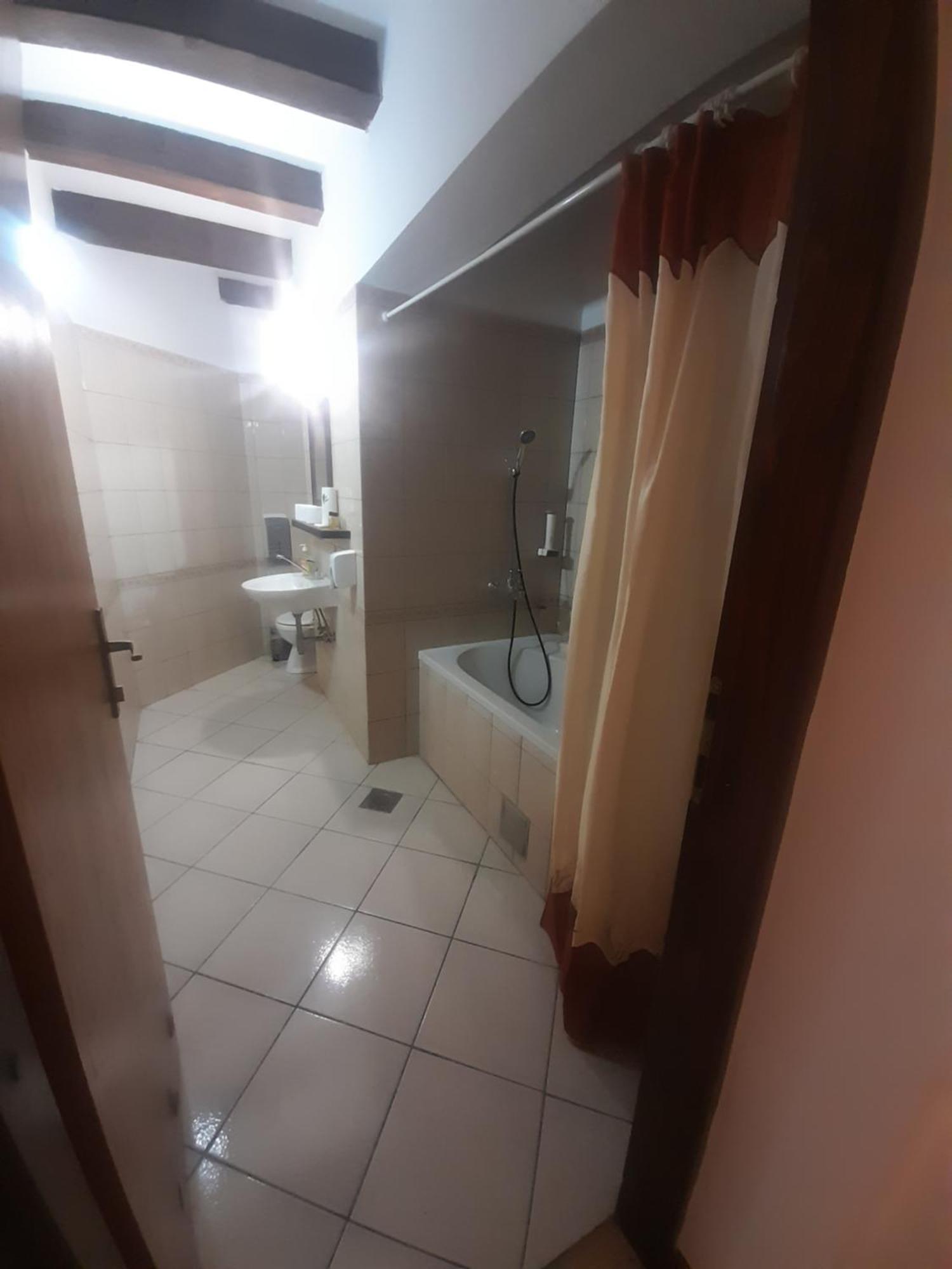 Teuta Palace Dom Faletici Hotel Sarajevo Luaran gambar